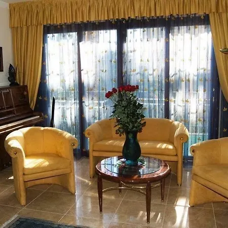 Valery In Villa San Remo