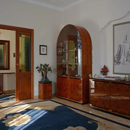 Valery In Villa San Remo